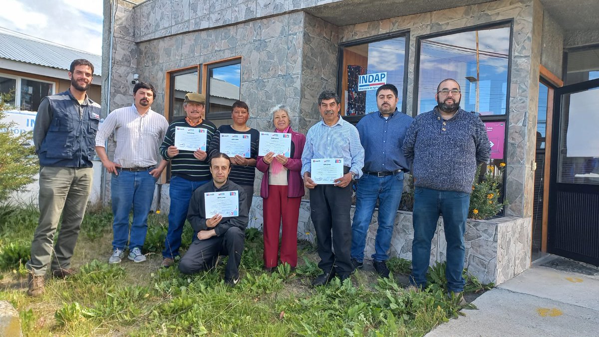Felicitamos a los 5 usuarios de la Provincia de Tierra del Fuego, que obtuvieron su certificado de participación en el taller "Montaje de paneles fotovoltaicos", realizado en diciembre de 2023, ejecutado por OTEC Patagonia, a través del convenio INDAP-SENCE.
