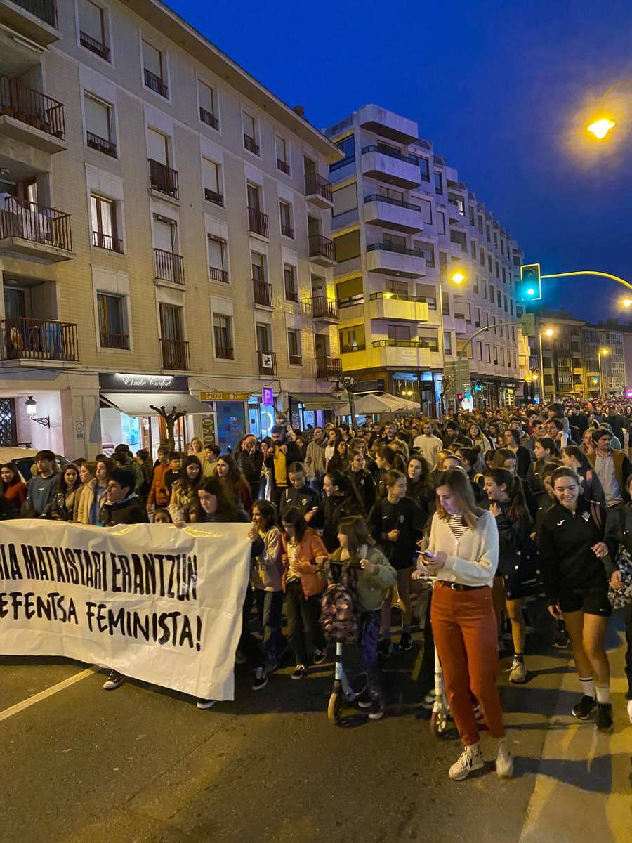 Erasorik ez! Aski da!
Erantzun tinkoa eman diogu aste honetan herrian jazo den eraso matxistari. Erasoen aurrean, AUTODEFENTSA FEMINISTA! 
#zarautz <a href="/morroxkak/">morroxkak</a> <a href="/ZarauzkoBF/">ZarauzkoBilguneFeminista</a>