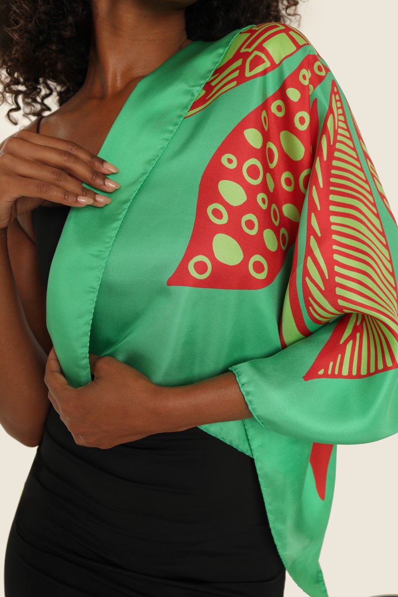 INTOUCH_RUGBY's tweet photo. Pashmisy is a brand of silk and cashmere scarves produced in Italy by small family coutures. https://t.co/AdPwjf9j33  ... now live @ https://t.co/mfuNWdJEhw ! #pasmisy #sild #shawl #ad #valentinesgift https://t.co/PxvLG6F9NQ