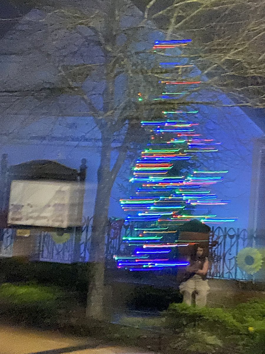 BlakelyTeleser1's tweet photo. @CaerphillyCBC 
No wonder budgets cant be met when the Christmas lights are STILL on in Ystrad Mynach.  There were 2 lamppost lights still lit up.  This is just one little village in ccbc, who knows how many more are left on elsewhere? https://t.co/yyy2qOx4GI