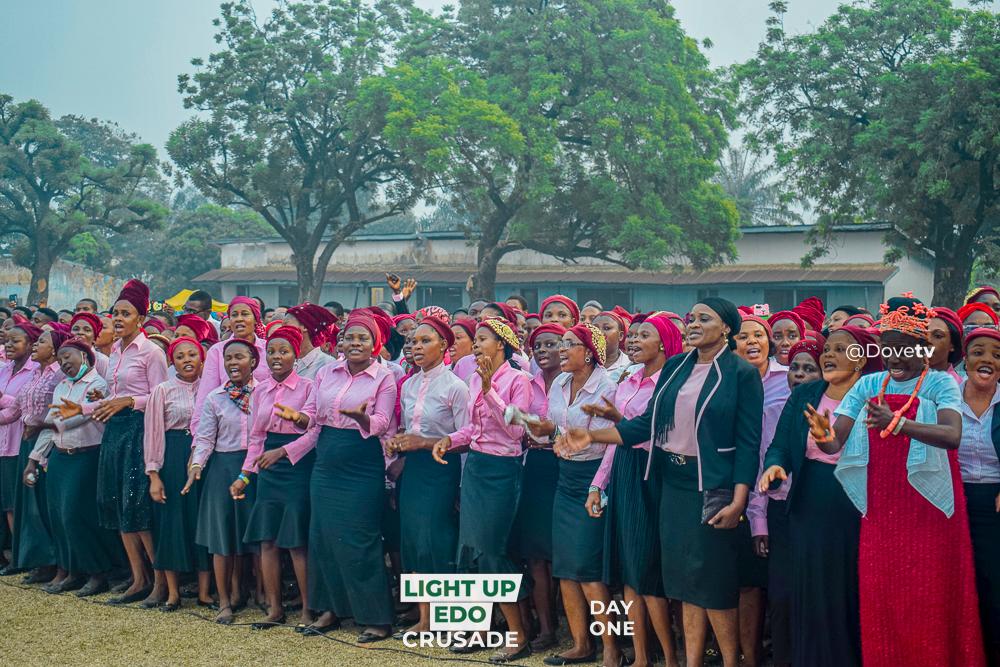 dovetv's tweet photo. ๐ต O God of signs and wonders Saviour redeemer come and manifest your power dide o, dide๐ต.
#LightUpEDO
#Reach4Christ
#DoveTv
#DoveTelevision
#OHPrimeTv https://t.co/2YrOiDArQ6