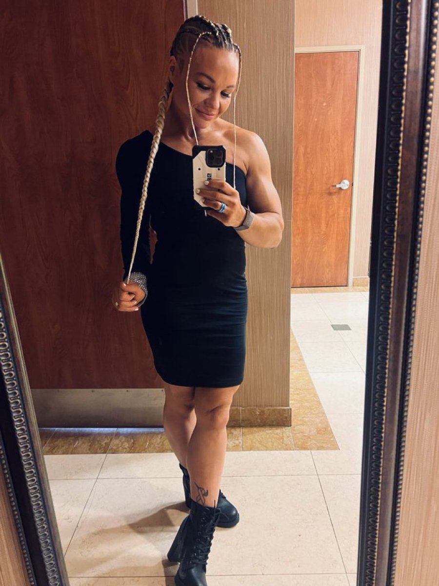 Strong women can wear dresses. Never be afraid ✨💪🏻