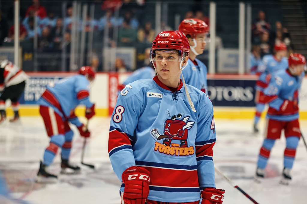 TheAHL's tweet photo. #FlyingToasters 🍞🪽 https://t.co/oB8oMNVpzo