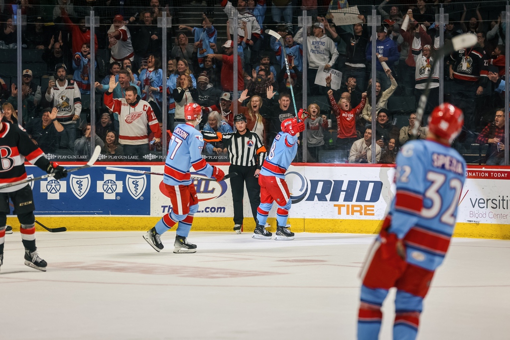 TheAHL's tweet photo. #FlyingToasters 🍞🪽 https://t.co/oB8oMNVpzo