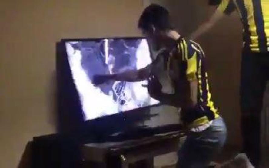 Maç bitince televizyona şu şekil girdim #abdullahavcıistifaaa