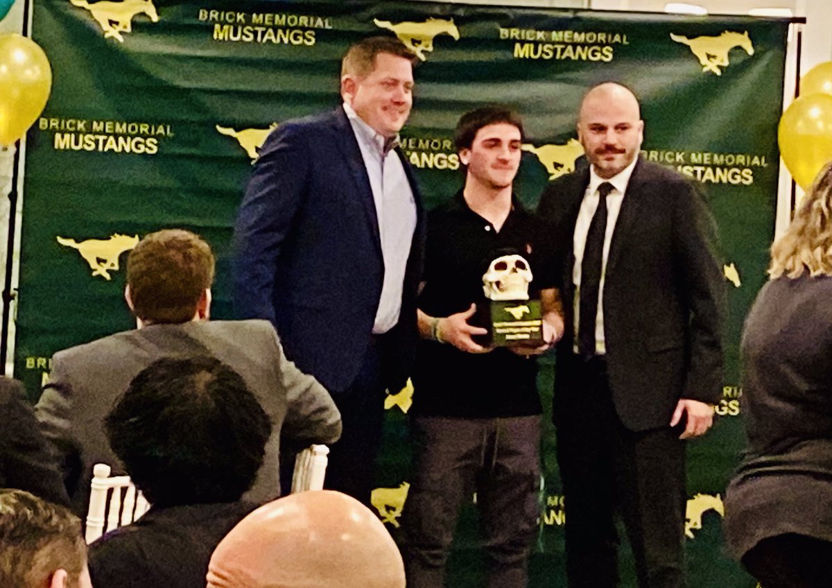 MUSTANG FOOTBALL BANQUET YESTERDAY .. HONORED to be THE WARLORD DEFENSIVE PLAYER of the YEAR. 10-1 Overall 9-0 Independence Division CHAMPIONS . Great Day to be a MUSTANG 🙏✝️🐴💚💛🏈@jimmyboo252 @brutha13 @ashley_maribo @BMSTANGSports @BrickMemorialFB @BM_Baseball…