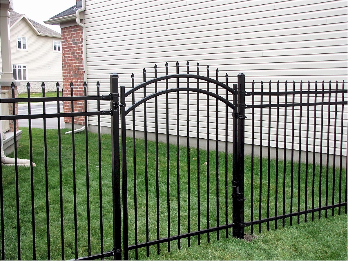 Security. Privacy. As tough as it gets all year long.

capitaldeckandfence.ca/fences/iron-fe…

#iron #fence #ironfence #fencebuilder #fencecompany #fencecontractor