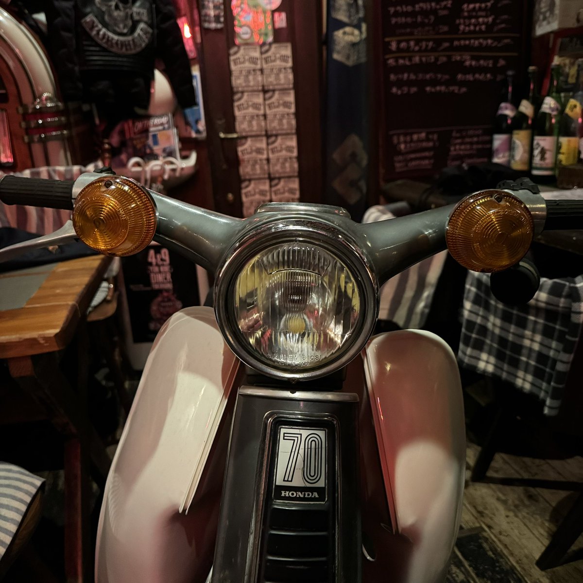 kohaku49's tweet photo. 🛵
新しい家族が増えた
西宮 In The Sea インザシーから
仲間が運んできてくれた
増井 貴光 さんありがとう!
先ずは公道で走れる様にしなきゃ!
#カブ #かもめハンドル #70cc
#仲間 #友情 #arigato #yokohama
@InTheSea10 https://t.co/MnvsVHrJ6M