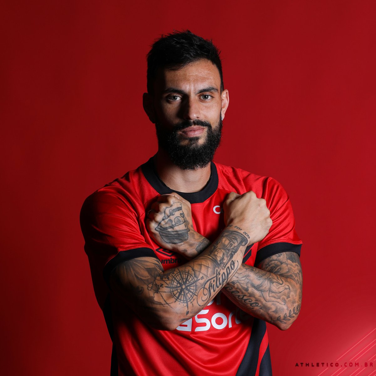 AthleticoPR's tweet photo. 🌪️ Ficou bem de rubro-negro, né?! 

📸 José Tramontin/athletico.com.br 
#Athletico https://t.co/n3Gfc51T1Z