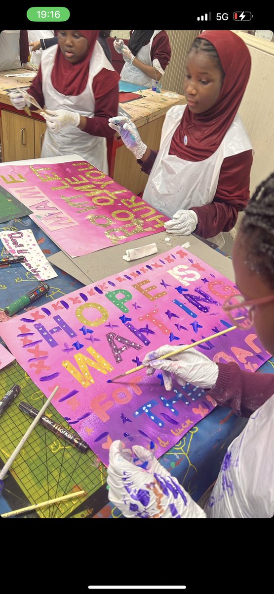 Art workshops with year 5’s at Oasis Academy in Winson Green, Birmingham today. Artistic expression builds confidence, allowing students to showcase their individuality and unique perspectives.#Art #Workshop #ArtForAll #Birmingham #OasisAcademy #ArtFromAandK #ArtIsLongLifeIsShort