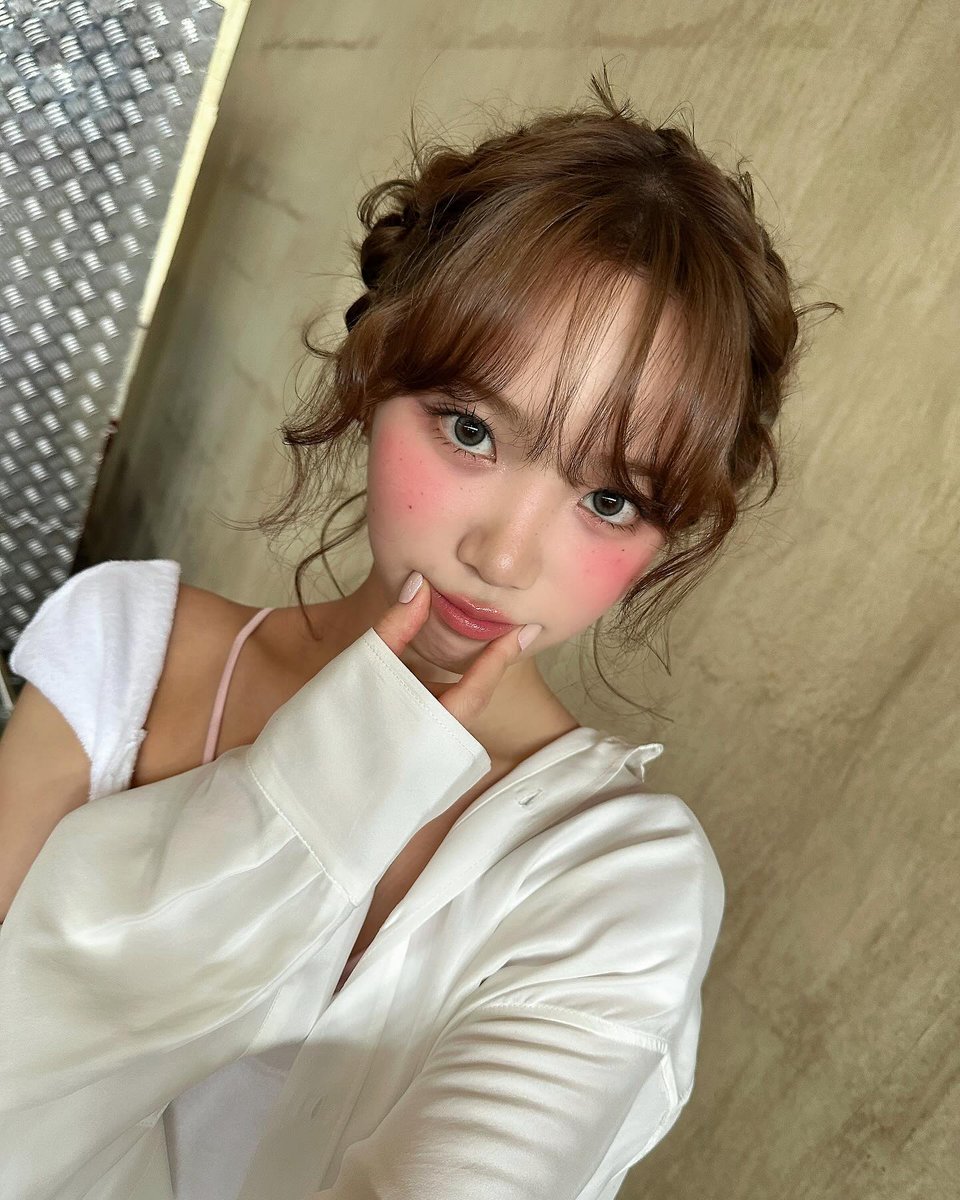 lesserafim_uni's tweet photo. ¡Actualización de LE SSERAFIM Kim Chaewon en su Instagram 🪐!

📸

#KIMCHAEWON #김채원 #르세라핌 https://t.co/F2AV2r1osx