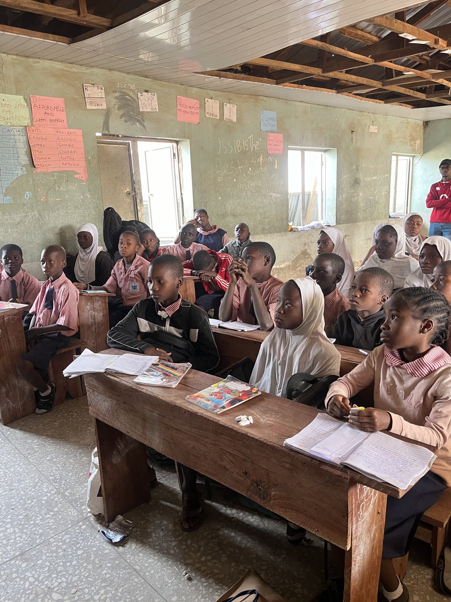 COLGAR5's tweet photo. On the 26th of January 2024, the team went to Fate/Basin Junior and Senior Secondary School,Ilorin,Kwara state to give partial scholarships to pupils and share basic school essentials to them…We also had a quiz competition, food competition… 1/2 https://t.co/y2PoLS51RW