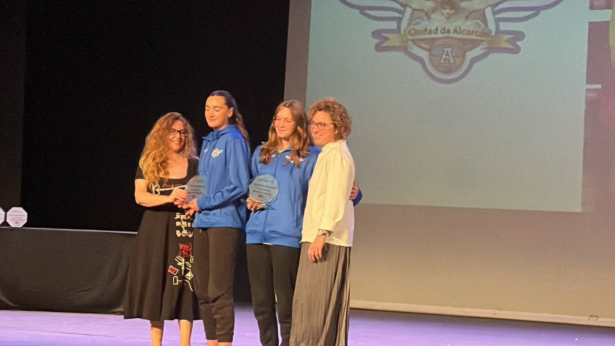 Ciudad_Alcorcon's tweet photo. En la Gala del Deporte de Alcorcón 2024 en reconocimiento de los éxitos de nuestros nadadores a nivel autonómico, nacional e Internacional 

Enhorabuena!! 

@AlcorconDeporte 

#vamosalcorcon https://t.co/2Zeif4jLPc
