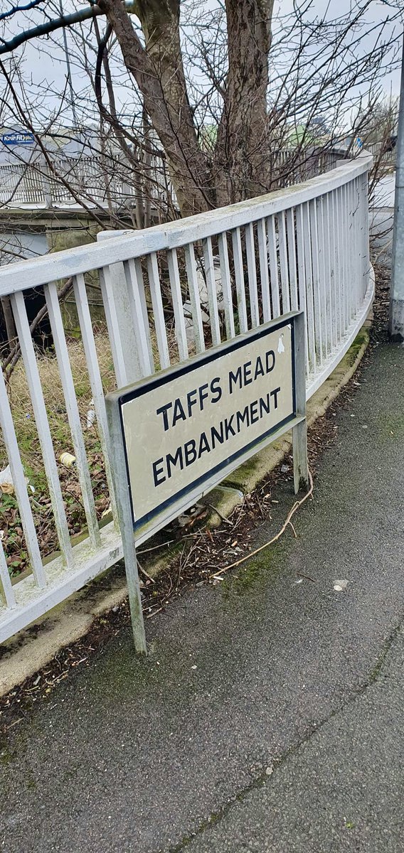 TidyGrangetown's tweet image. Hi @cardiffcouncil - the riverbanks along Taffs Mead Embkt #Grangetown are covered in litter &amp;amp; look horrendous at moment. What sort of impression does this give visitors of our city Cardiff? ☹️