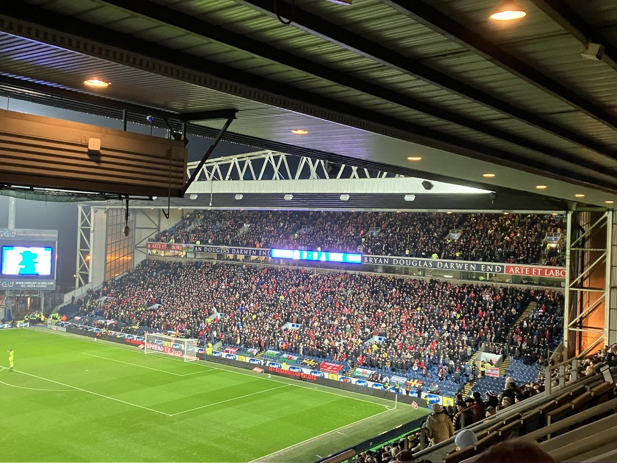 LeaderRich's tweet photo. The 7,200 @Wrexham_AFC fans at Blackburn 👋👋👋 https://t.co/5dtQTC8Vfv