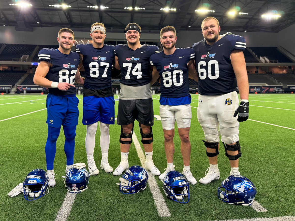 Proudly representing @GoJacksFB as 2X FCS National Champions at the #ShrineBowl. 😎 💫@jaxonjanke 💫@ZachHeins 💫@greenfield_74 💫@JadonJanke 💫@MasonLMcCormick #ShrineBowl | #GoJacks 🐰