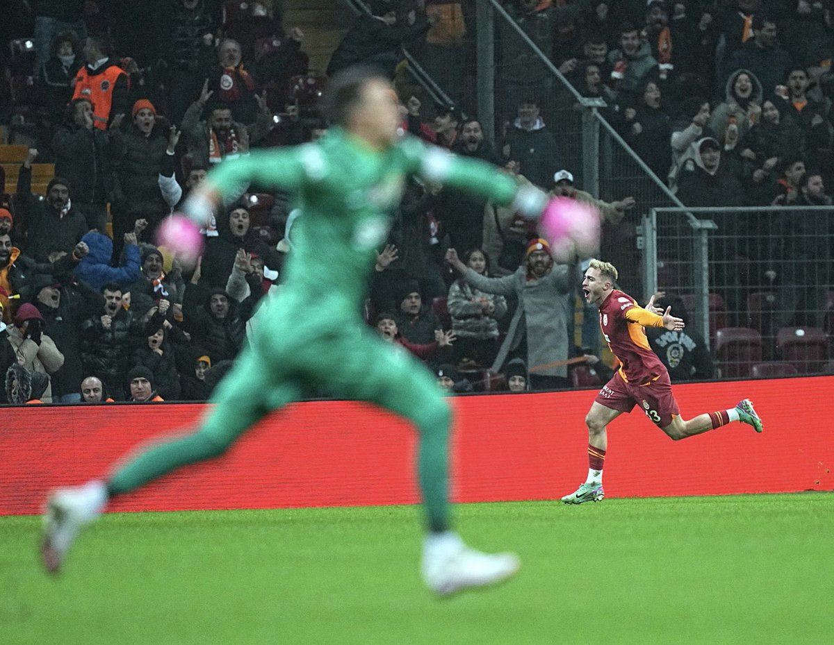 🔥 İnanılmaz iyi fotoğraf… Barış ve Muslera’nın sevinci tek karede.