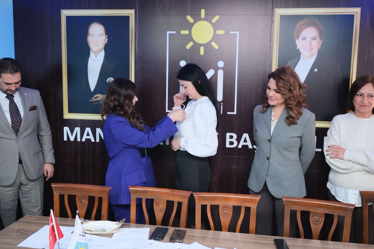 aveskara's tweet photo. İYİ Partimizi büyütmeye devam ediyoruz. Bu kutlu yola, yorulmamak üzere çıktık. Yorulmayacağız, yorulduk demeyeceğiz!
GİK Üyemiz Sayın Ayşen KURT,Antalya İl Başkanımız Sayın Vahdet Afşin KARACAN’ın katılımları ile Cumhuriyetimizin 100. Yılında, 100 yeni üyemizin kaydı yapıldı. https://t.co/FrvZQbI5MK