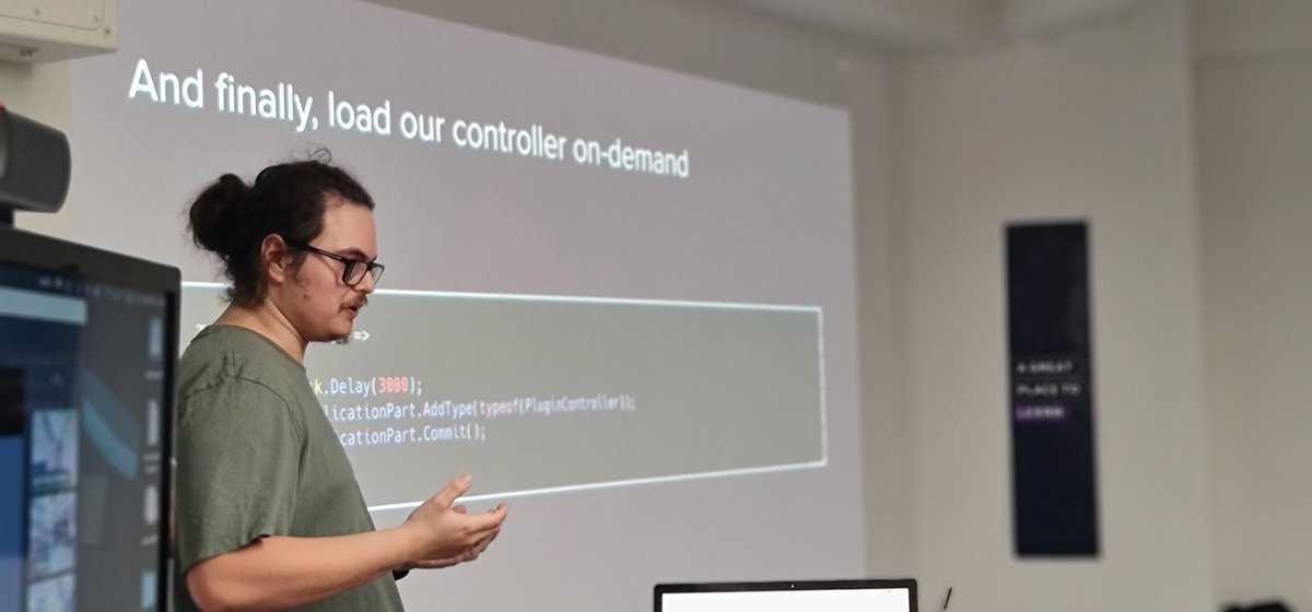 dotnetnotts's tweet image. Next up we have Jean-Patrick talking about  &quot;Dynamically Loading ASP.Net Controllers&quot;! #dotnetnotts
