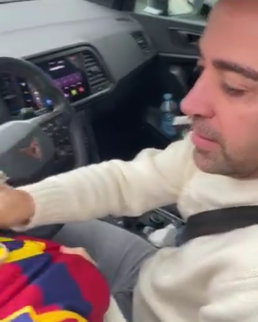 BarcaUniversal's tweet photo. A fan: "I will miss you very much, Xavi."

Xavi: "No man, the club must continue."

Fan: "But you are part of the club."

Xavi: "Because I am part of the club, I have to think about the club now."

Fan: "I swear I will miss you, I love you so much."

Xavi: "Thank you and I love you too."