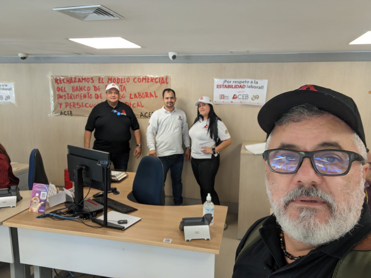 acebnacional's tweet image. ACEB Barranquilla | Mitin en el @BancodeBogota  Of. Centro Nelmar rechazando el modelo comercial del banco que es un instrumento de acoso laboral y persecución sindical 

#NoMásFalsosPositivos Disciplinarios ¡ Afíliate ! 313 8700509  @cutcolombia @uniamericas @MintrabajoCol