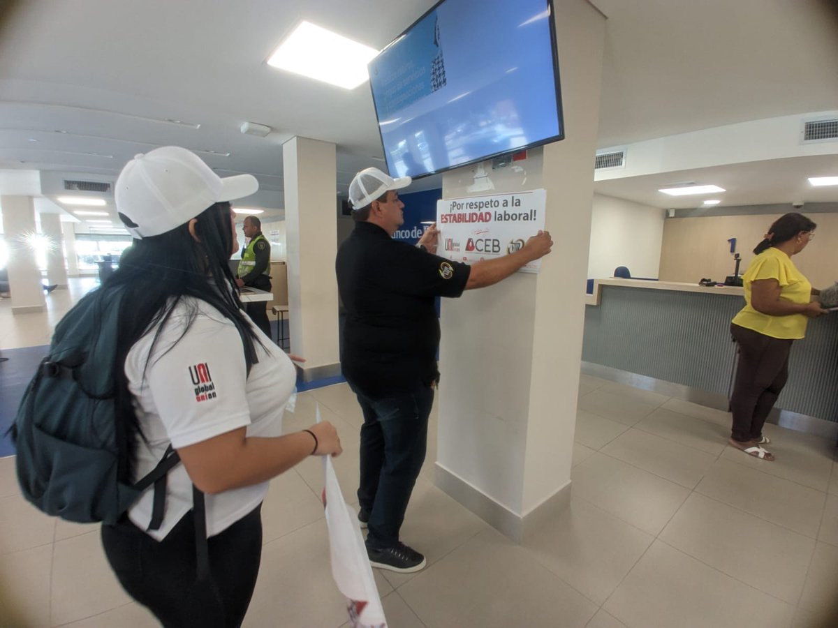 acebnacional's tweet image. ACEB Barranquilla | Mitin en el @BancodeBogota  Of. Centro Nelmar rechazando el modelo comercial del banco que es un instrumento de acoso laboral y persecución sindical 

#NoMásFalsosPositivos Disciplinarios ¡ Afíliate ! 313 8700509  @cutcolombia @uniamericas @MintrabajoCol
