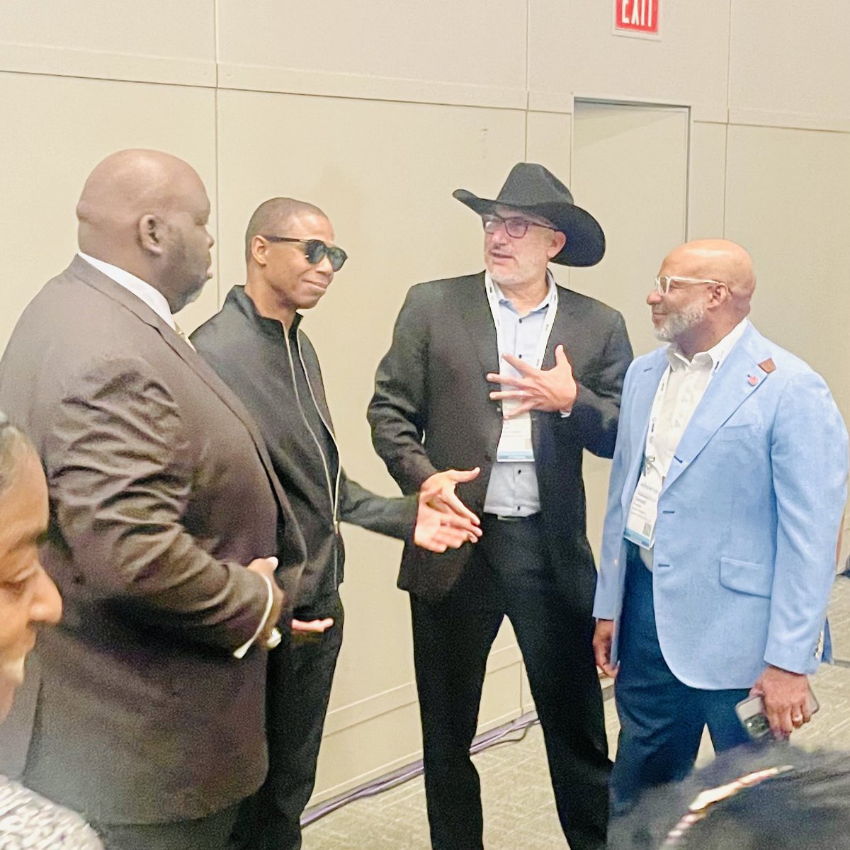 My supe with Doug E. Fresh <a href="/tasa2024/">タサコ</a> 💥💥💥 Awesome session! <a href="/drlopez23/">Ricardo Lopez</a> <a href="/gisdnews/">Garland ISD</a>