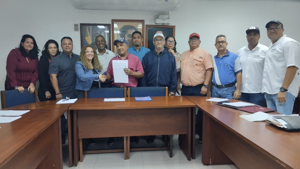 JCSantelizS's tweet photo. #ATENCIÓN #26Ene Desde el 
@MinTrabajoVE se logró la negociación de la Convención Colectiva de Trabajo entre el Sindicato Único Sutra-alimentos-Carabobo y la entidad de trabajo Mondelez VZ, C. A. que beneficiará a más de 167 Trabajador@s y sus familias

#LaPazLeGanaATodo https://t.co/iXpvuyPTJk