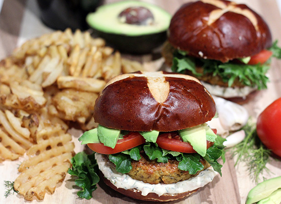 This week's Burger Photo is the Salmon Burger!  #Salmon #Burger #Food #FoodPhoto #BaldManFighting #Photography baldmanfighting.com/2024/01/29/sal…