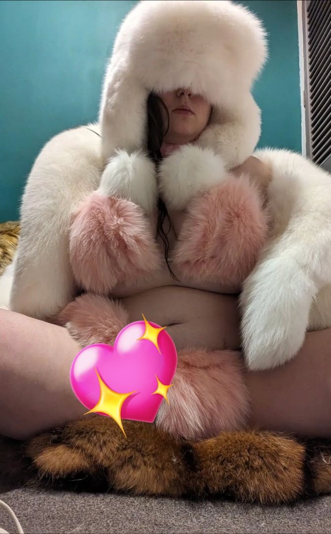 _furbee_'s tweet photo. Would you go on a date with a fur covered MILF? 👀💕

Trying to prove something 👉🥺👈 https://t.co/QYSaptokTH