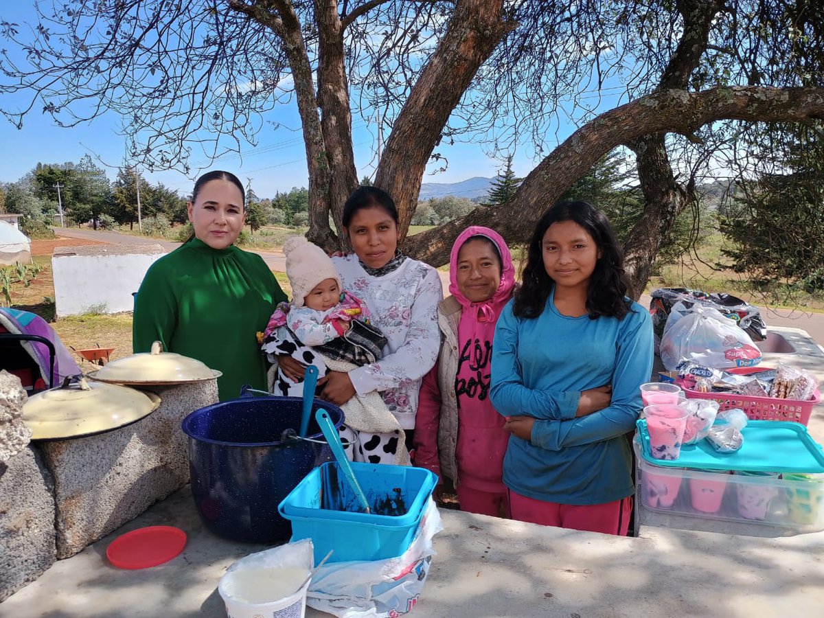 Edomex_TBC's tweet photo. #ElPoderDeServir ... Es trabajar en unidad para estar a la altura de las necesidades de nuestras comunidades y para defender el acto más revolucionario de todos: el acto de #educar. 
"Educación, Comunidad y Progreso."
#OrgullosamenteTBC https://t.co/gF805wuHkI
