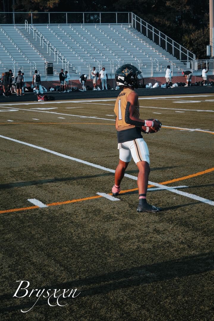 JaMelPatterson0's tweet photo. Every athletes goal and dream is to go D1. But for me it’s different, thinking about just having a chance to play at the next level makes me excited due to the simple fact that it’s an opportunity . D1, D2, or D3 I’m happy that I get another chance to go even higher❗️❗️ https://t.co/48So202UmR