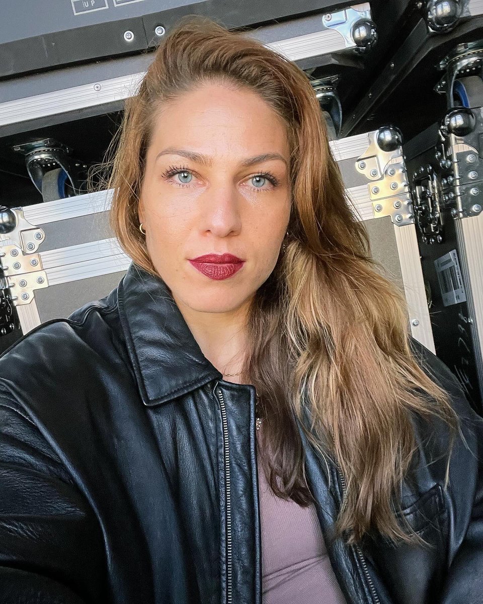 MarinaShafir's tweet photo. Dads jacket ๐ป #theproblema #marinashafir https://t.co/wt88hVPEYG