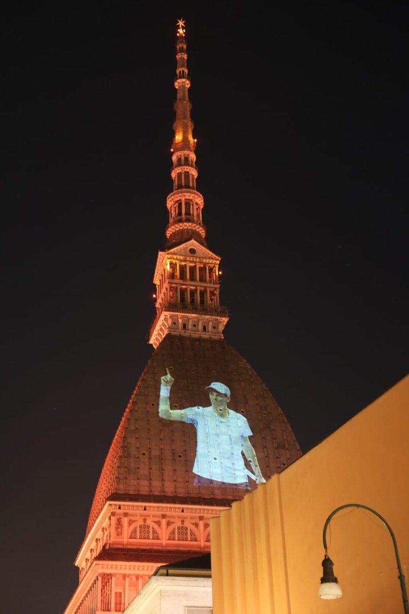 twitorino's tweet photo. La Mole di #Torino celebra il campione @janniksin https://t.co/7yw7viQDfD