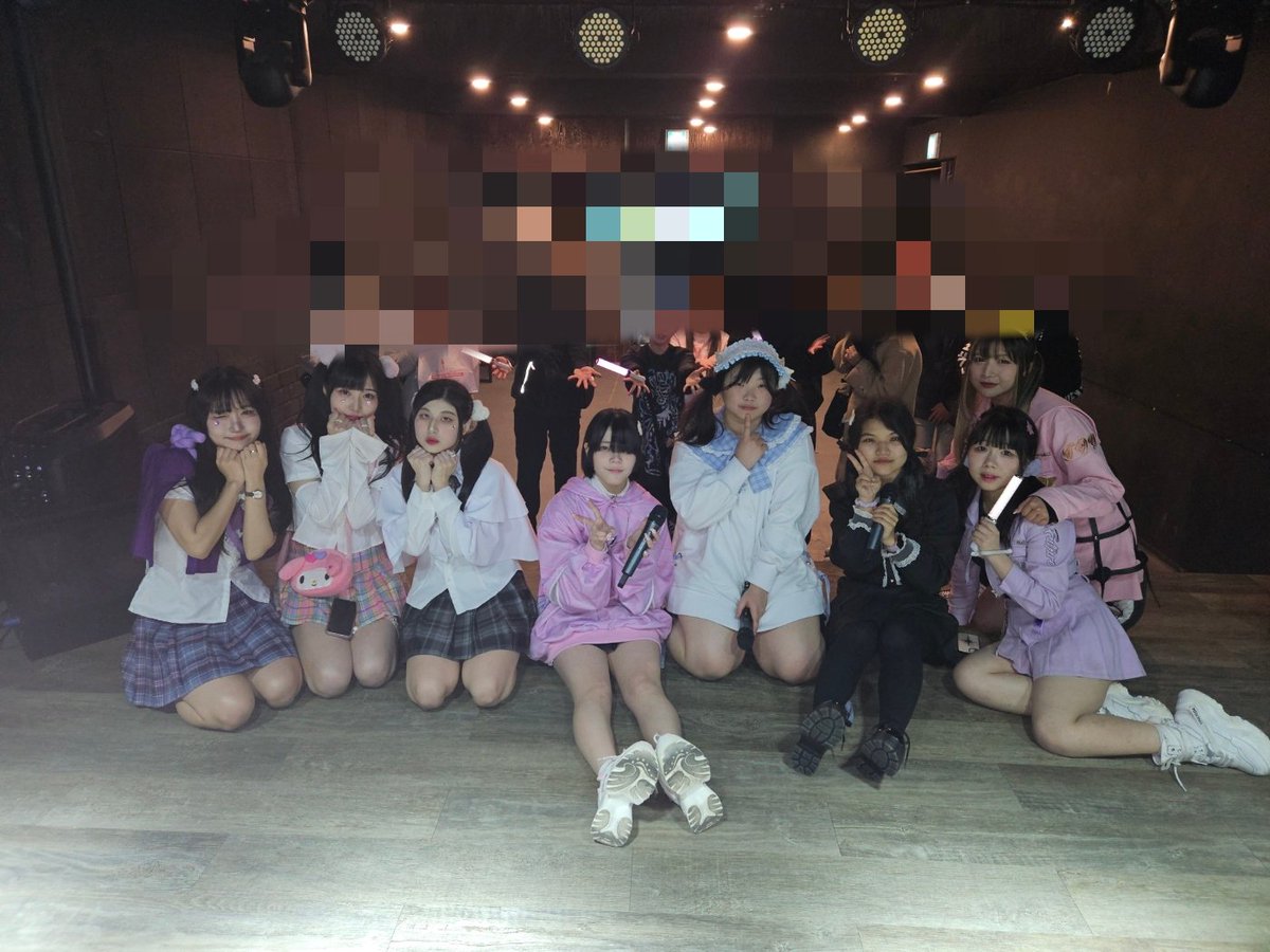 jihadolpromoter's tweet photo. Twintail (@twintailoffice) have made their official debut !
Their member Risa unfortunately couldn't perform today due to a knee injury and wont be able to perform till her knee heals.
#TWTL #ํธ์ํ
์ผ #ใใคใณใใผใซ https://t.co/o8GVxMP0PJ