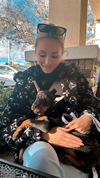 Say hello to my new puppy 🐶 Moxxi 💜 (I got the name from Borderlands - Mad Moxxi 😜) she&rsquo;s a full European<a href="/tag/kickstreaming"class="tags"><span>#kickstreaming</span></a>