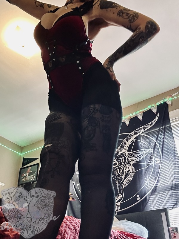 my website has a new photoset! https://t.co/Vc8u6gErGB https://t.co/wU2HVheQWz