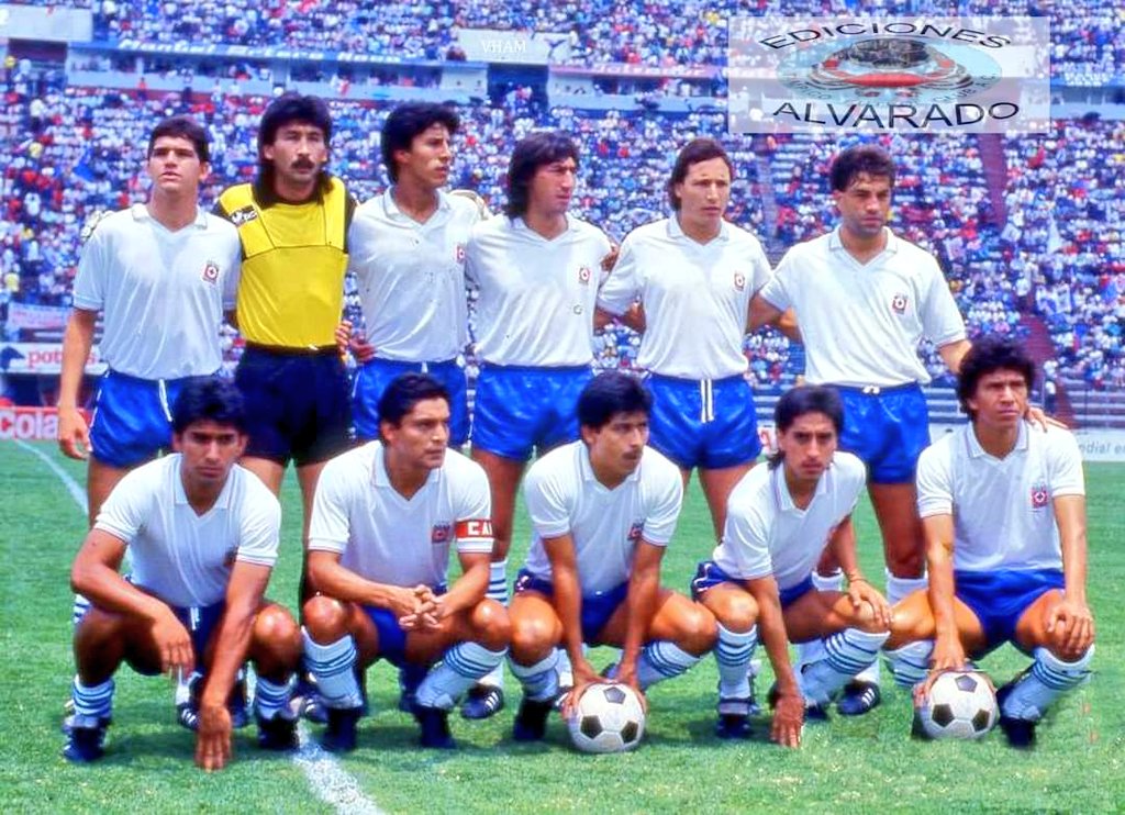 EDUX77's tweet photo. El Cruz Azul que llegó a la Final de 88-89.
Aquí visitando al Atlante en Cd. De los Deportes. 
Malibrán, Larios, Mojica, Fuentes, Esparza y el gran Patricio Hernández. 
Abajo: Cuevas, Romero, Porfirio, Guerra y Arias.
Gran uniforme!

#CruzAzul https://t.co/iWxP5kGgI3