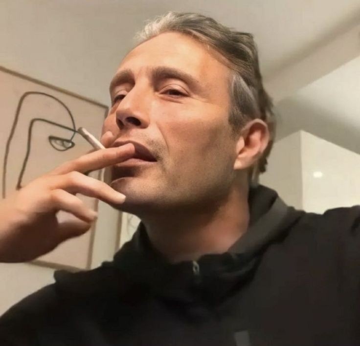 ㅤㅤㅤ
De cierto modo hizo lo correcto, prefirió dejarla y tener algo sincero contigo, pero ella siempre te verá como la mujer que le arrebato al esposo.  # nvㅤㅤㅤ
ㅤ