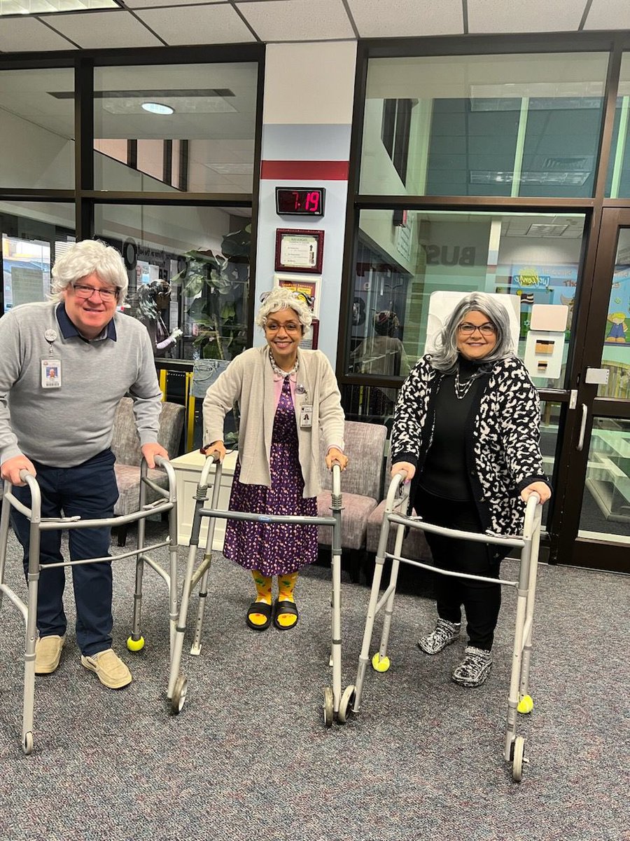 MatturroMEd's tweet photo. Celebrating 🎉 100 Days of School 🎉 @ajbushelem !!  100 days smarter 🤓 #adminfun 👵🏽👴🏻👵🏻 @TeraeHarris @AdminVerow https://t.co/wFcZCh8sbj