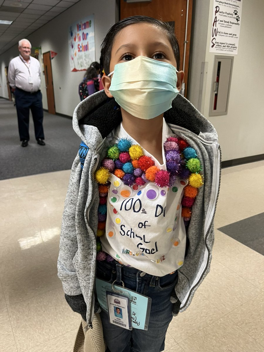MatturroMEd's tweet photo. Celebrating 🎉 100 Days of School 🎉 @ajbushelem !!  100 days smarter 🤓 #adminfun 👵🏽👴🏻👵🏻 @TeraeHarris @AdminVerow https://t.co/wFcZCh8sbj