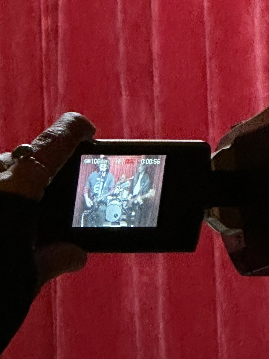 behind the scenes of making the Cigarettes In Bed video! comment 📹 if you’ve already watched the music video.
onerpm.link/cigarettesinbed