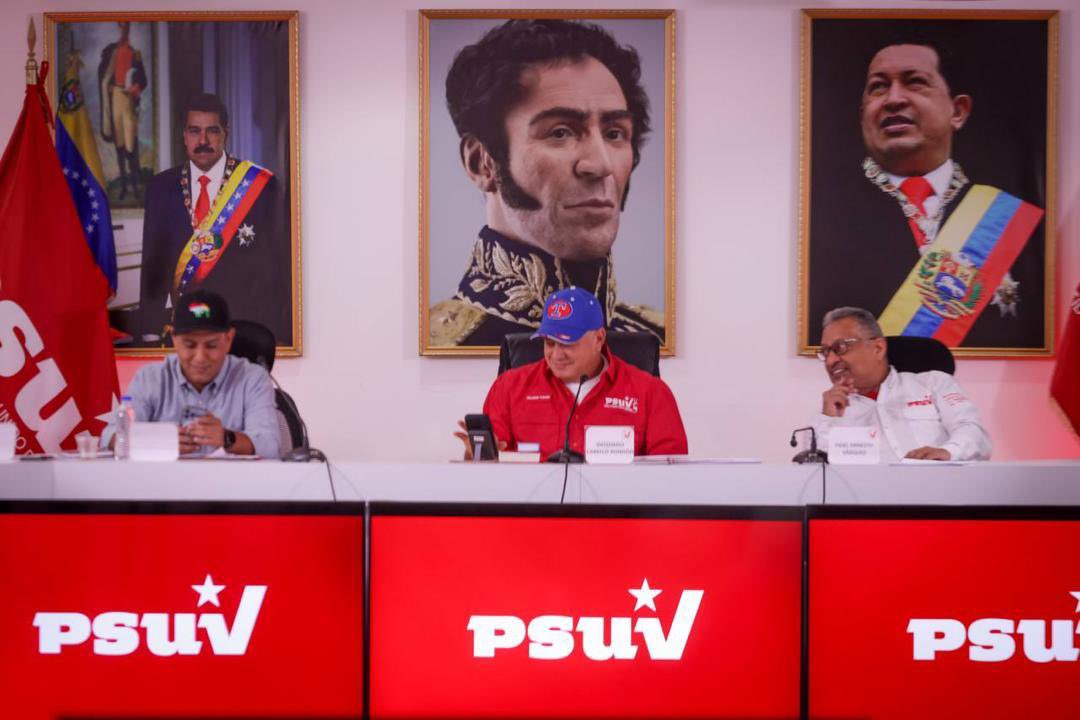 pinfantea's tweet photo. En nuestra reunión semanal de la dirección Nacional del @PartidoPSUV anunciamos nuestra agenda de actividades que inició el 23 de enero hasta el 4 de febrero: Preparándonos para celebrar los 25 años de la Revolución Bolivariana. https://t.co/KNKUxapw1s