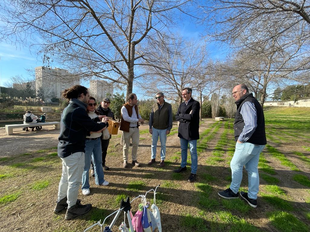 Aguas de Alicante (@amaem_oficial) on Twitter photo <a href="/ssanchezrios/">Sergio Sánchez Ríos</a> <a href="/AmeliaNavarroA/">Amelia Navarro Arcas</a> Estuvieron en esta actividad el concejal de Medio Ambiente de <a href="/alicanteayto/">Ayuntamiento Alicante</a> <a href="/m_v_alc/">Manuel Villar 🇪🇸</a>, el director general de #AguasdeAlicante <a href="/ssanchezrios/">Sergio Sánchez Ríos</a> y nuestra directora de Sostenibilidad, Equidad y Acción Social <a href="/AmeliaNavarroA/">Amelia Navarro Arcas</a>
#AguasdeAlicanteEstamosAquí <a href="/ssanchezrios/">Sergio Sánchez Ríos</a> <a href="/AmeliaNavarroA/">Amelia Navarro Arcas</a> Estuvieron en esta actividad el concejal de Medio Ambiente de <a href="/alicanteayto/">Ayuntamiento Alicante</a> <a href="/m_v_alc/">Manuel Villar 🇪🇸</a>, el director general de #AguasdeAlicante <a href="/ssanchezrios/">Sergio Sánchez Ríos</a> y nuestra directora de Sostenibilidad, Equidad y Acción Social <a href="/AmeliaNavarroA/">Amelia Navarro Arcas</a>
#AguasdeAlicanteEstamosAquí
