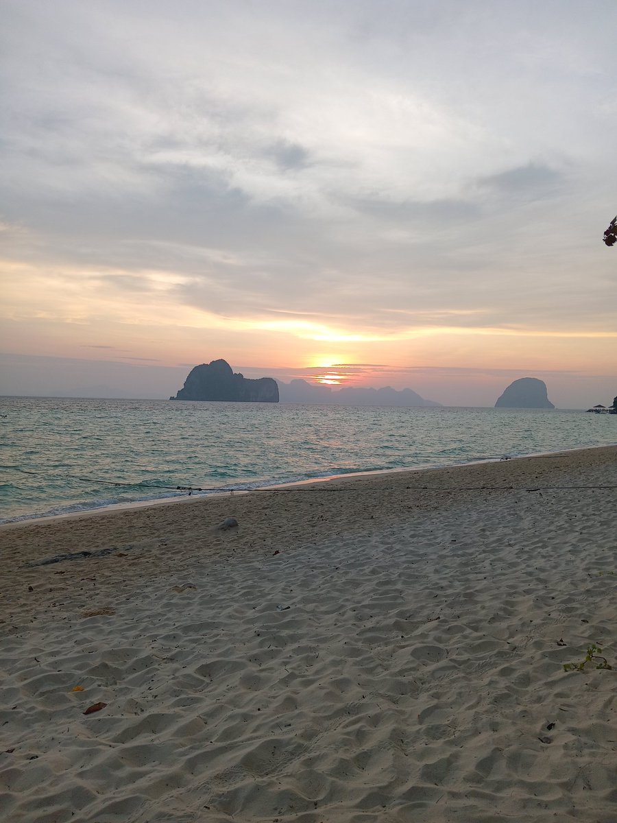 อยากรู้จักทักกันก่อน tweet media