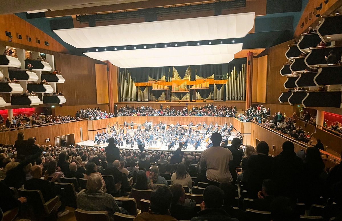 SydenhamHigh's tweet image. ✨ Mesmerised by @LPOrchestra rendition of Berlioz's Symphonie Fantastique! 🎻 Our Sixth Formers were captivated by the revolutionary storytelling, which will enrich their A Level Course for sure. 🎶 #forgeyourownpath #fearnothing #musicmatters
