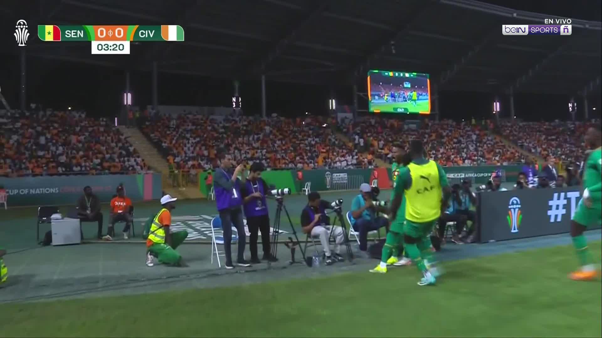 Habib Diallo almost takes the roof off!4 minutes in and Senegal have a dream start. 🤩🎥 @ESbeINSPORTS