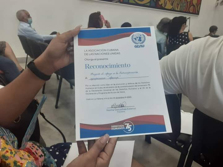 salgado_re11934's tweet photo. Reconoce la #ACNU al proyecto #APOCOOP por sus aportes en defensa de los derechos humanos en Cuba.
#AnapCuba #CultivandoElBienestar
@RafaelAnap 
@SarduyYamila 
@OsmaniPerez18 
@yoel_palmero 
@NavarroANAP 
@AdilenANAP 
@PartidoPCC 
@DiazCanelB 
@DrRobertoMOjeda 
@FelixDuarteOrte https://t.co/iTsbjWnEwU