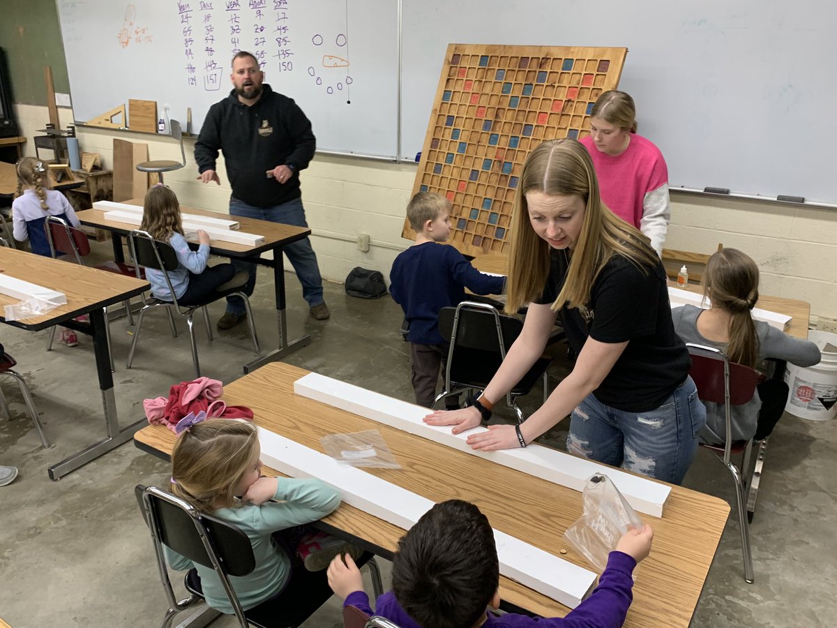 HSPrincipalSage's tweet photo. @MHSWoodham MHS Building Trade students hosted Mrs. Bruhn’s Kindergarten class and built SNOWMEN. Sages doing Sage things. #GoSages https://t.co/kGo0T6PhW6