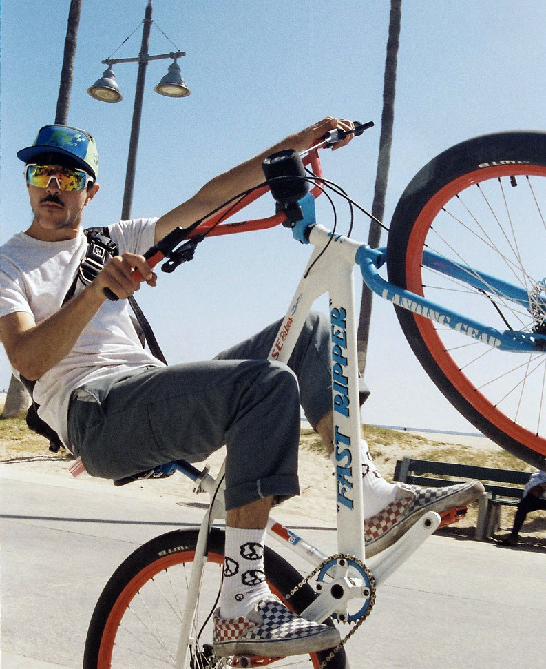 sebikes's tweet photo. This guy’s got styles for miles! @beachmodeblocks on the Mike Buff #fastripper. #sebikes #sebikeslife #bmx #bmxlife #bikelife https://t.co/RTaKU7VlhG